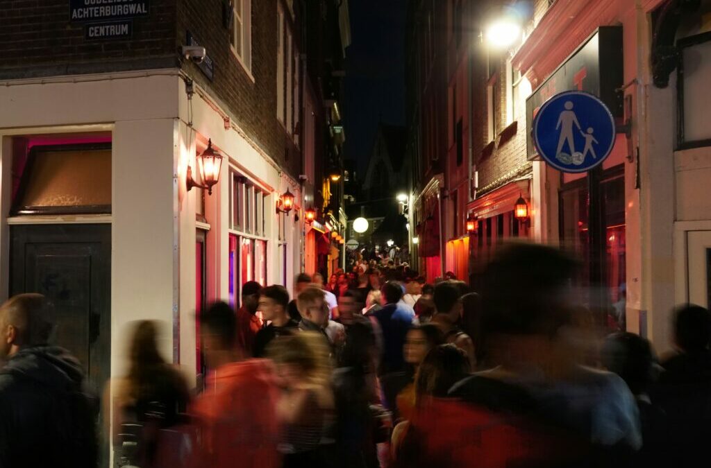 Verschillende stromingen feminisme op de proef gesteld door prostitutie